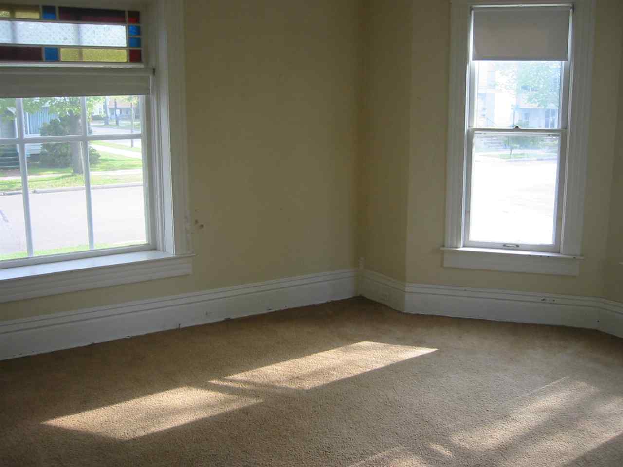 resized-2349823-Living Room_2_Large.JPG